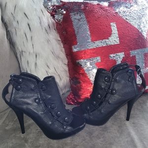 Black leather shoe booties
